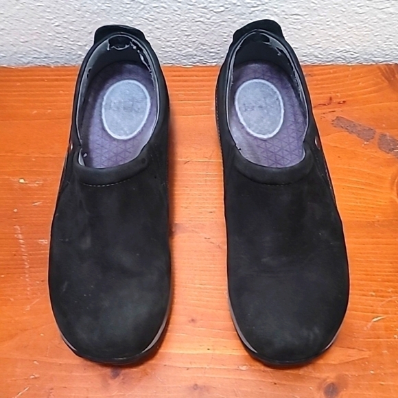 DANSKO VIBRANT WOMEN'S SLIP ON CLOGS BLACK LEATHER SOLE OUTDOOR SIZE 7.5 - Picture 1 of 13